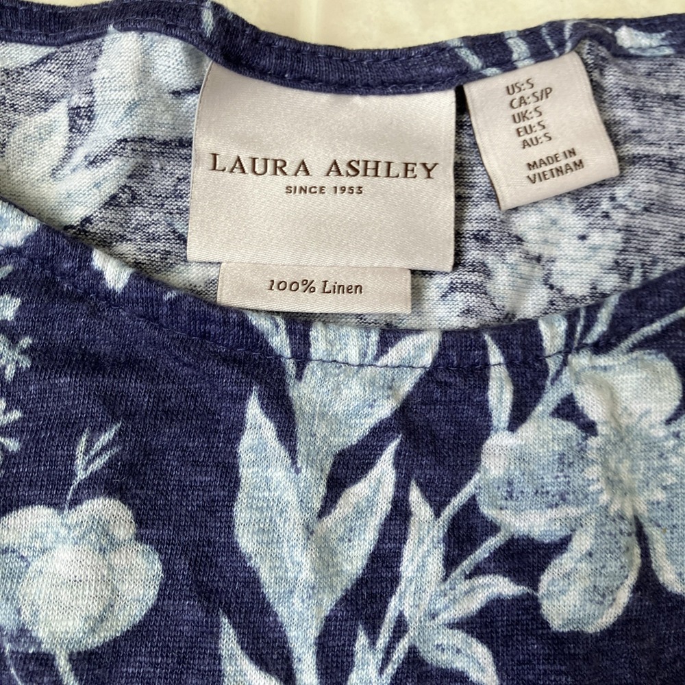 Laura Ashley 100% Linen Short Sleeve T-Shirt Navy Blue Floral print Sz Small - Picture 2 of 4